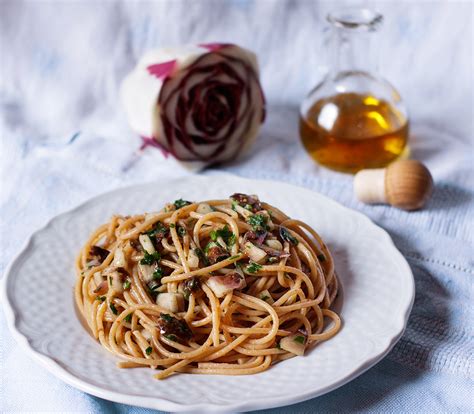 Spaghetti Integrali Con Bottarga Colatura Di Alici E Radicchio La