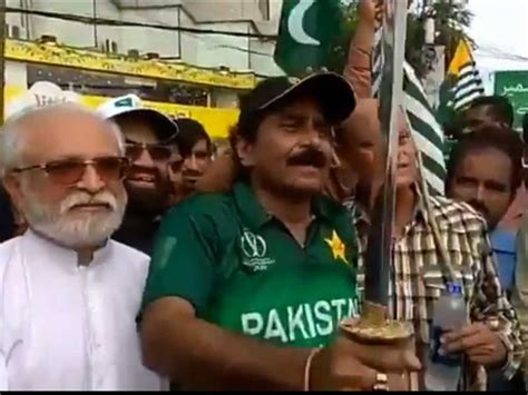 Pakistani Legendary Cricketer Javed Miandad Threatens India On Kashmir