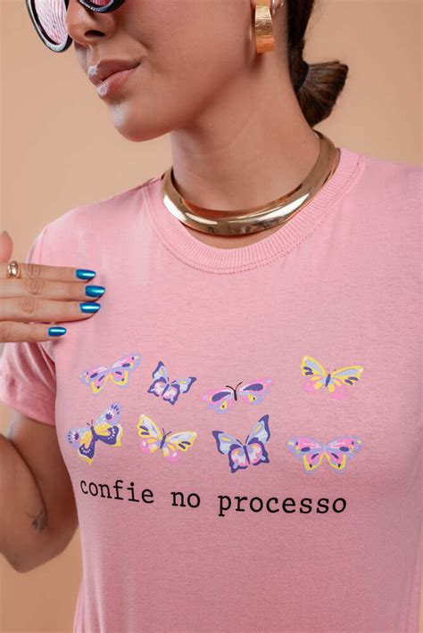 T Shirt Confie no processo Rosa Bebê Minha T Shirt Maior