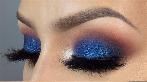 Blue Eyeshadow Makeup Tutorial - Wavy Haircut