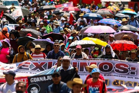 La Jornada Maestros de la CNTE realizan marcha en Michoacán