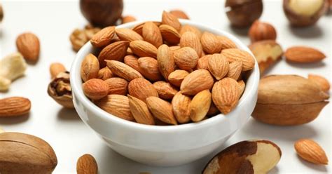 5 beneficios de comer almendras y nueces ClikiSalud net Fundación