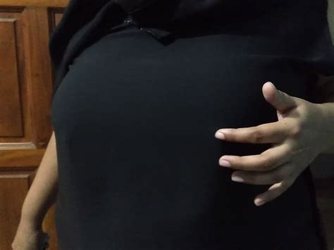 Saudi Hot Aunty Sweeping House When Neighbor Boy Saw Her Big Tits And