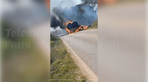 Se incendia remolque de tráiler cargado de pacas de forraje en salida