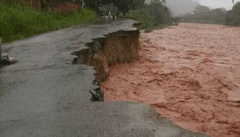 El Parroquiano Así quedó el puente que da entrada a Peribeca tras las