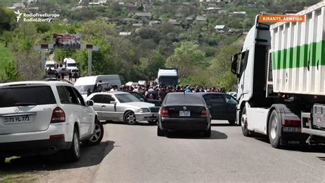 Jermenski Demonstranti Blokirali Autoput Za Tbilisi VIDEO Blic