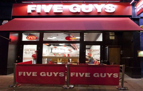 Paris Louverture Du Premier Five Guys En France Affole Les Amateurs De Burgers