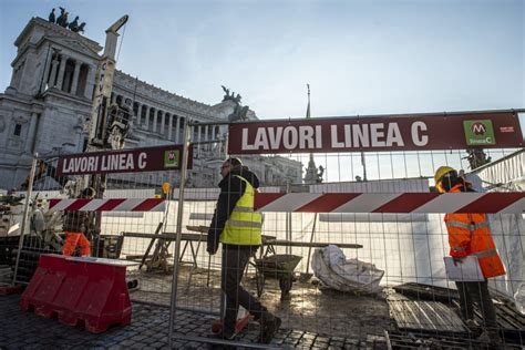 Mobilit Smottamento In Cantiere Della Metro C A Piazza Venezia