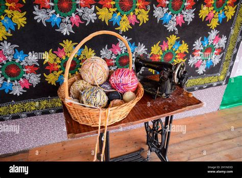 Manual Sewing Machine Hi Res Stock Photography And Images Alamy
