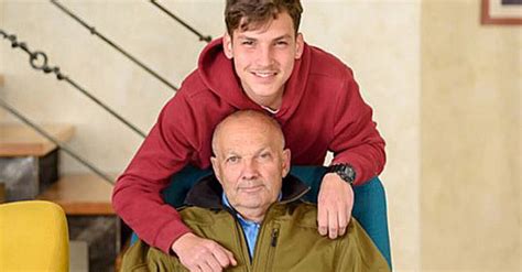 Nipote Gay Cacciato Il Nonno Lo Difende E Spiazza Tutti Con Una Lettera