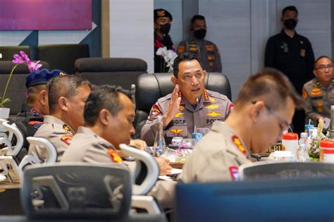 Kapolri Dan Kepala BNPT Tinjau Posko Command Center KTT AIS