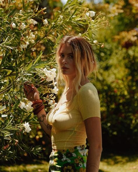 Ireland Baldwin Nipples See Through Outdoor Nude Porn Photo 1115533