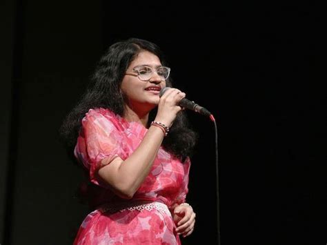 Dubai 18 Yr Old Indian Expat Sets World Record Singing In 140 Languages