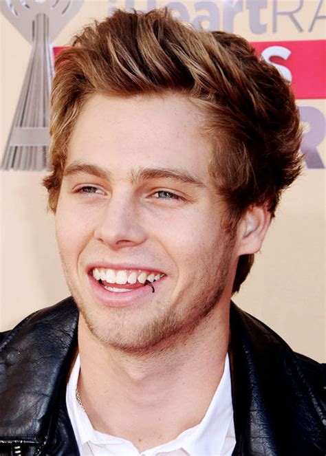 Luke Hemmings Height Weight Body Statistics Healthy Celeb