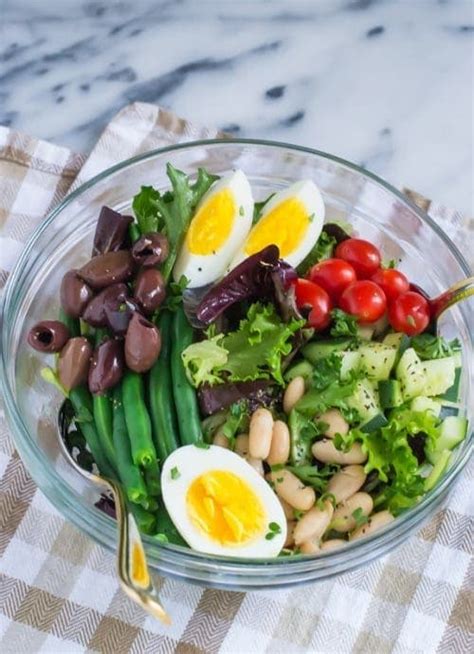 Vegetarian Niçoise Salad With White Beans