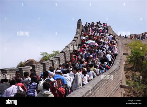 Crowds of people at the Great Wall of China, Beijing, China Stock Photo ...