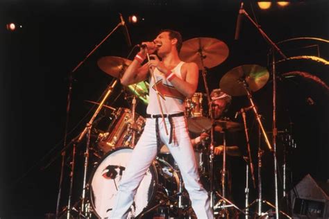 Freddie Mercury Will Rock You Once Again Via Hologram