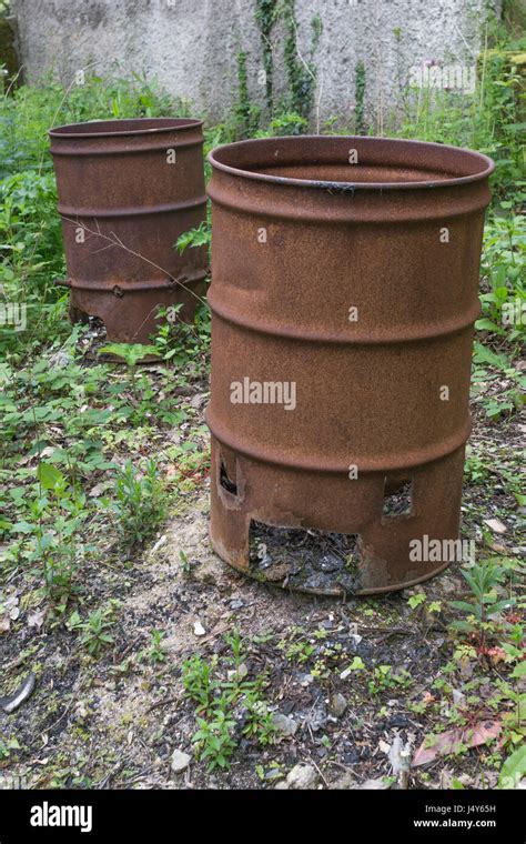 Rusty 50 Gallon Drum Hi Res Stock Photography And Images Alamy