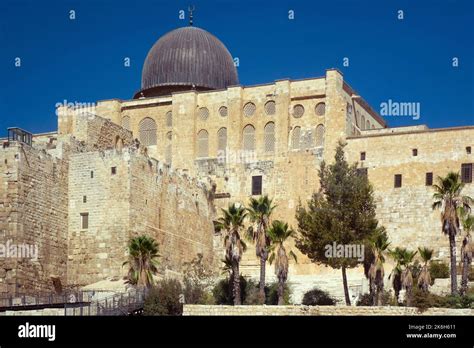 Israel Jerusalén las murallas de la Ciudad Vieja con la Mezquita Al