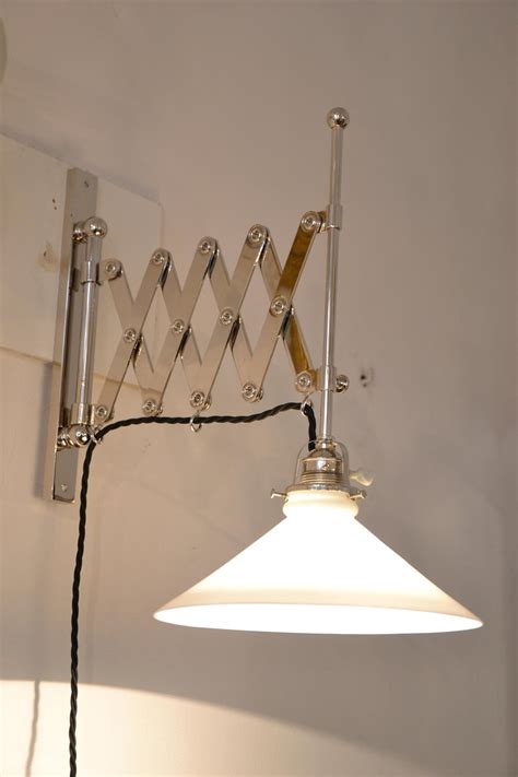 Anpassbare Art Deco Wandlampe Mit Vernicklung Opalglas Er Bei