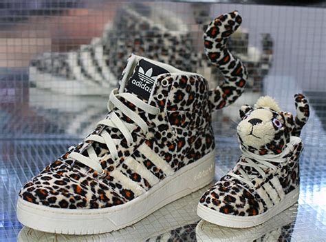 Чересчур леопардовые кроссовки из новой коллекции Adidas от Jeremy Scott