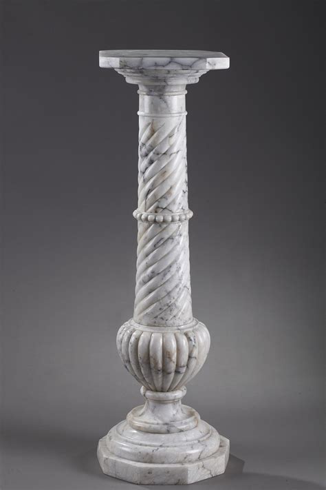 19th Century White Marble Column Pedestal Stand With Doric Chapiteau In