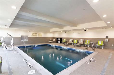 21 Hotels with Indoor Pools in Dallas, TX