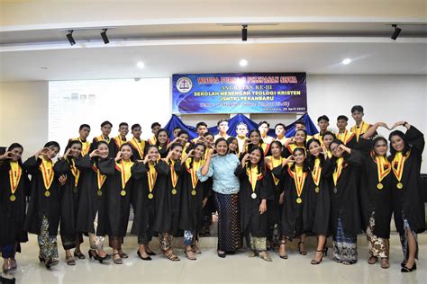 Acara Wisuda Purna Dan Pelepasan Siswa I Angkatan Iii Smtk Pekanbaru