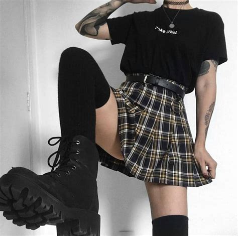 Pin By Marissa Labrake On Shopping In 2020 Grunge Skirt Aesthetic