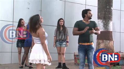 Pawan Singh Anara Gupta Dance Masti On Location Shoot Bhojpuri Film Nehle Pe Dehla Youtube