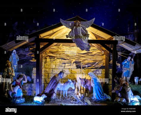 La crèche de Noël traditionnel des chiffres représentant la Sainte