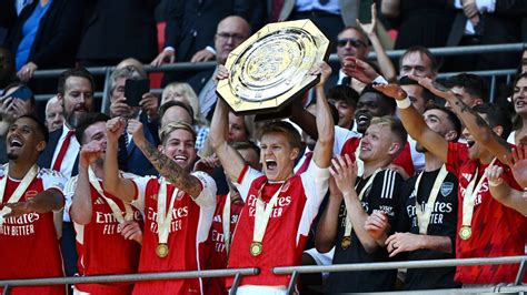 Arsenal Angkat Piala Community Shield Manchester City Cuma Dominasi