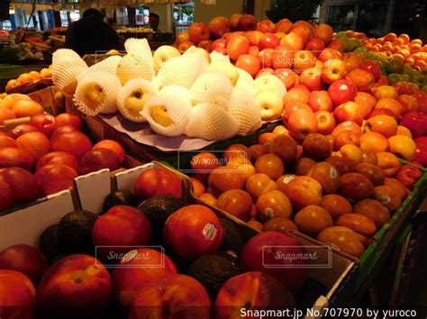 様々 な新鮮な果物や野菜の展示の写真・画像素材 707970 Snapmart（スナップマート）