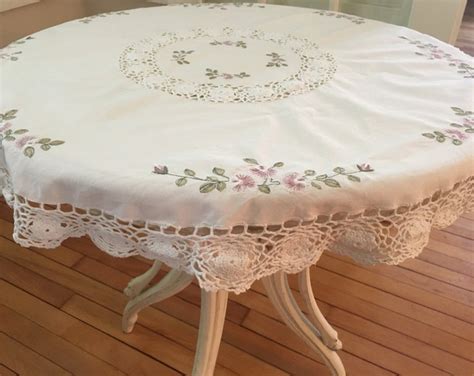 32 Vintage Embroidered Round Tablecloth Pink Floral Tablecloth