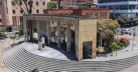 Reina El Lumpen En El Monumento A Marco Fidel Drogas Licor Y Peleas