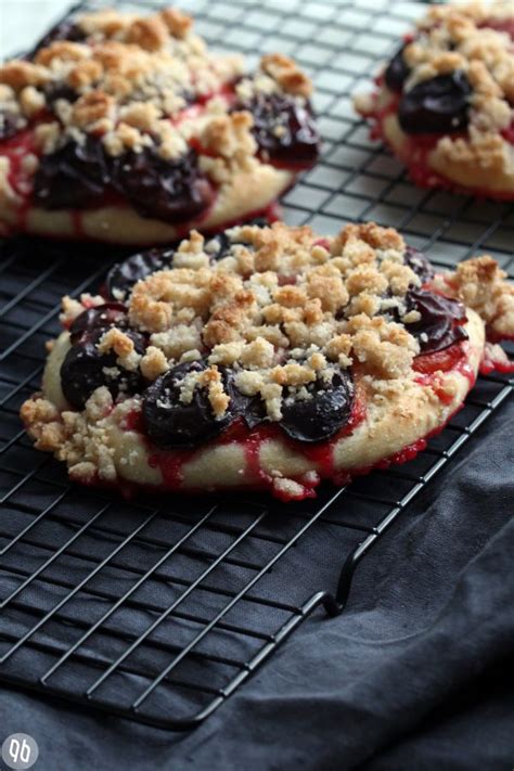 Rezept Vegane Streuseltaler mit Pflaumen Glücksgenuss