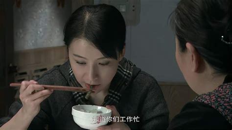 恶毒婆婆以为新儿媳好欺负，竟让她干家务，不料儿媳的话婆婆笑场 影视 伦理片 好看视频