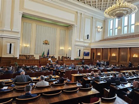 Бюджет 2023 и конституционните промени ще гледа парламентът през ...