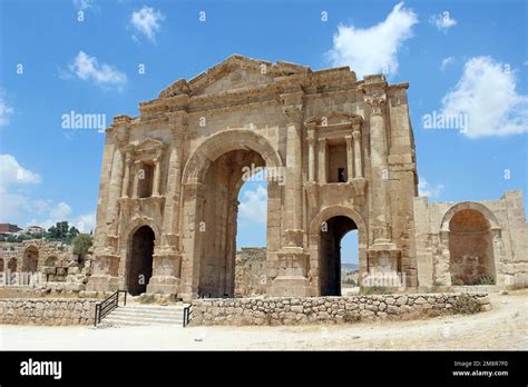 Hadrians Arch Jerash Jordan Stock Photo Alamy