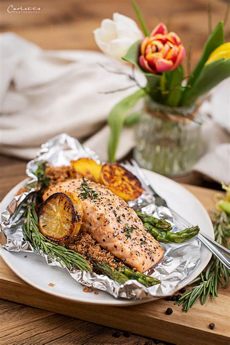 Rezept Lachs In Der Folie Auf Gr Nem Spargel Mit Knusperbr Sel