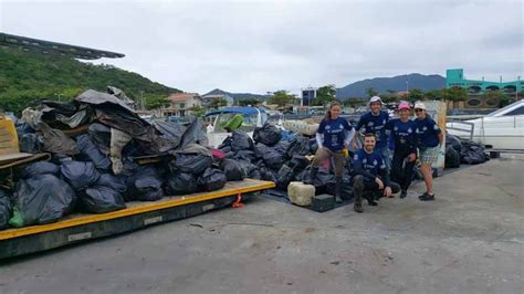 Limpeza Do Rio Cambori Aliviou Metros C Bicos De Lixo