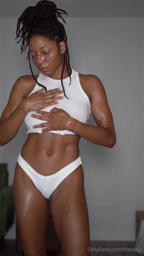 Watch Frankiiy Getting Naked And Oiled Herself Before Stretching Her Pussy With Dildo Onlyfans