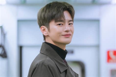 Seo In Guk Biography Net Worth Age Height Parents Songs Wife