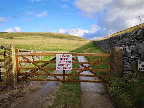 Derbyshire Caving Association - New gate for Peakshill Farm