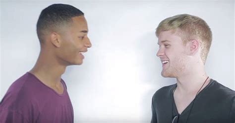 Veja a reação de garotos héteros beijando um gay pela primeira vez Macho Macho
