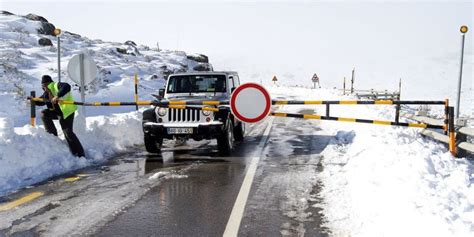 Neve Obriga A Fecho De Estradas No Maci O Central Da Serra Da Estrela