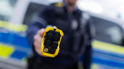 Polizei in NRW Zahl der Taser Einsätze im Vergleich zum Vorjahr gesunken