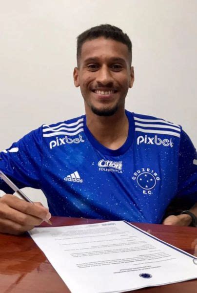 Renovado Cruzeiro Estende Contrato Volante At Strikers