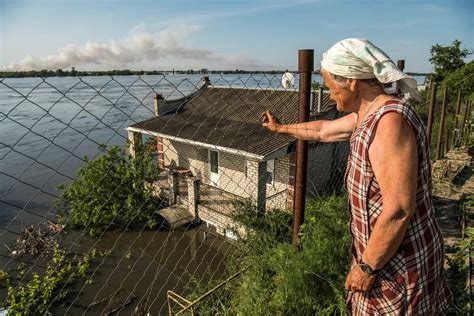 29 Fotos De La Evacuación Ucraniana Tras La Inundación Por La Destrucción De La Represa De