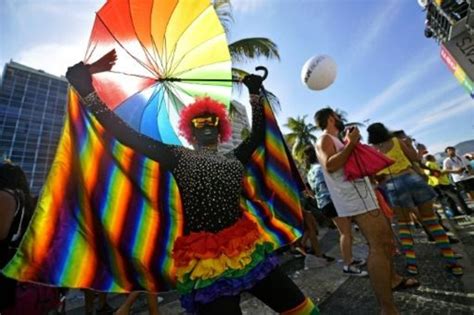 PARADA LGBT DO RIO REÚNE MAIS DE 800 MIL PESSOAS NESTE DOMINGO CNI